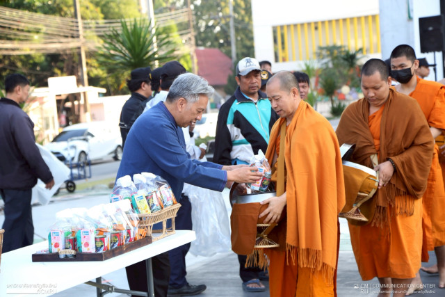 ม.ราชภัฏเชียงใหม่ จัดพิธีทำบุญตักบาตรรับศักราชใหม่ เสริมสิริมงคลเนื่องในวันขึ้นปีใหม่ พ.ศ. 2569