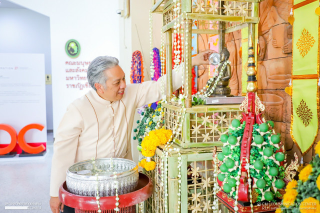 มหาวิทยาลัยราชภัฏเชียงใหม่ ขอเชิญชวนร่วมสรงน้ำพระพุทธรูปประจำมหาวิทยาลัย และปักตุงล้านนา เนื่องในโอกาสประเพณีปี๋ใหม่เมือง 2569