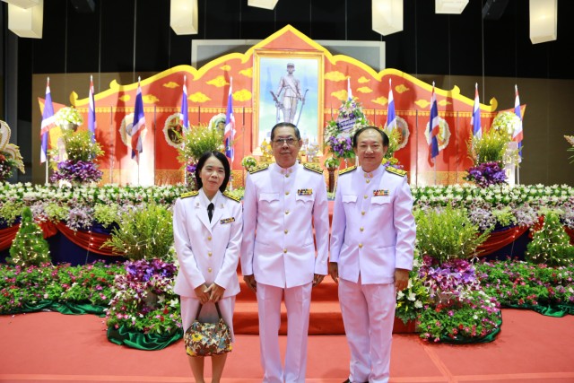 ผู้บริหาร มร.ชม. ร่วมการประกอบรัฐพิธีวางพวงมาลาถวายราชสักการะพระบาทสมเด็จพระจอมเกล้าเจ้าอยู่หัว