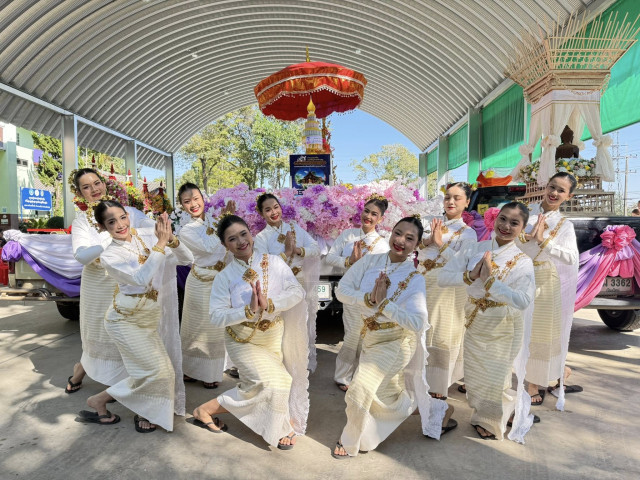 สาขาวิชานาฏศิลป์ศึกษา มร.ชม.ร่วมสืบสานประเพณีสำคัญของท้องถิ่นพิธีแห่สมโภชและเจริญพระพุทธมนต์เสาหลักเมือง อ.แม่ริม