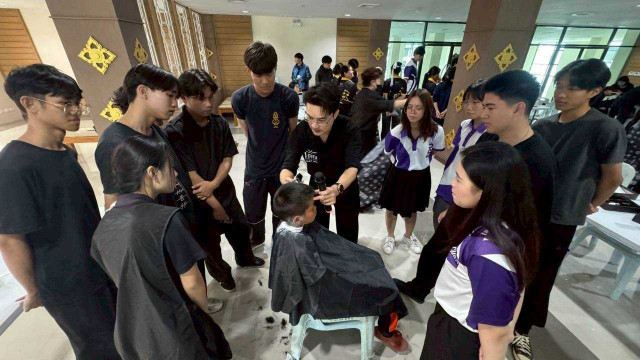 ม.ราชภัฏเชียงใหม่ จัดกิจกรรมเสริมวิชาชีพแก่นักศึกษาครู  เรียนรู้มาตรฐานการตัดผมทรงนักเรียน