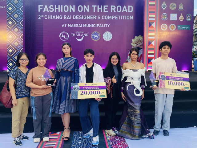 นักศึกษาหลักสูตรคหกรรมศาสตร์ คณะวิทยาศาสตร์และเทคโนโลยี มร.ชม.  คว้า 2 รางวัล การออกแบบเสื้อผ้า “Chiang Rai Fashion to The World Season 2”