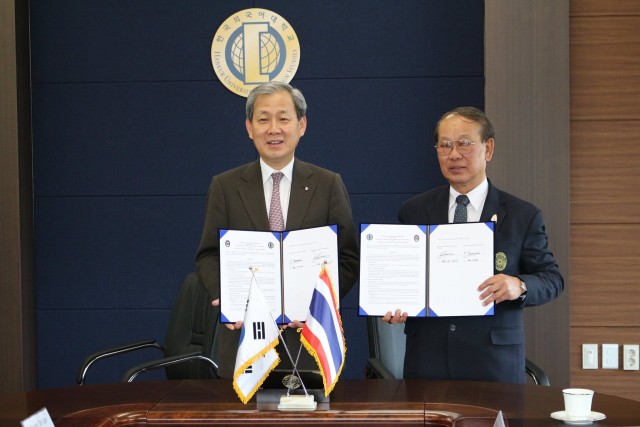 อธิการบดี มร.ชม. รุกเซ็นเอ็มโอยูกับสถาบันการศึกษาในเกาหลี