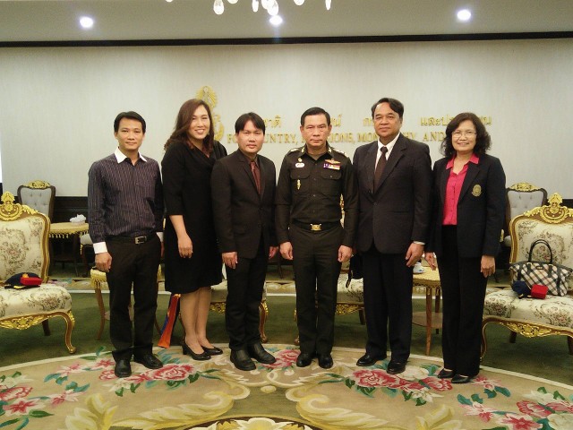 ผู้บริหาร มรภ.ภาคเหนือ พบแม่ทัพภาคที่ 3 หารือถึงแนวทางการลงนามความร่วมมือ โครงการขับขี่ปลอดภัยสวมหมวกนิรภัย 100 เปอร์เซ็นต์