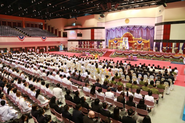 ผู้บริหาร คณาจารย์และนักศึกษา มร.ชม. เข้าร่วมพิธีถวายพระพรชัยมงคลและถวายราชสดุดีเฉลิมพระเกียรติ เนื่องในโอกาสวันคล้ายวันพระราชสมภพ สมเด็จพระเทพรัตนราชสุดาฯ สยามบรมราชกุมารี 2 เมษายน