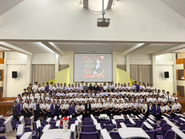 ม.ราชภัฏเชียงใหม่ จัดโครงการ “ลูกทุ่งร่วมสมัย” ดึงคุณโบว์ ชิงช้าสวรรค์  ร่วมสร้างแรงบันดาลใจให้นักศึกษานาฏศิลป์ ได้เรียนรู้ สร้างสรรค์ และต่อยอดผลงาน