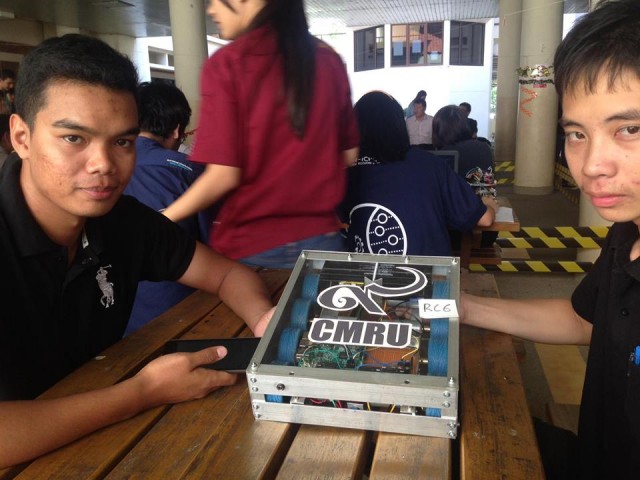ทีม 9 CMRU คว้ารางวัลเหรียญเงิน การแข่งขันซูโม่หุ่นยนต์ SumoBot Compettition