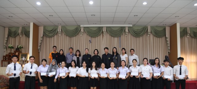 มร.ชม. จัดพิธีปฐมนิเทศและมอบทุนการศึกษานักศึกษาโครงการแลกเปลี่ยน ณ มหาวิทยาลัยต่างประเทศ  ประจำปีการศึกษา 2560