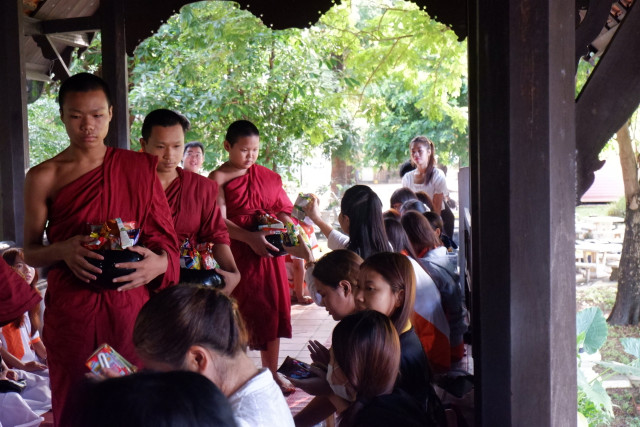 ชมรมสมาธิและบำเพ็ญประโยชน์ มร.ชม. จัดกิจกรรม 