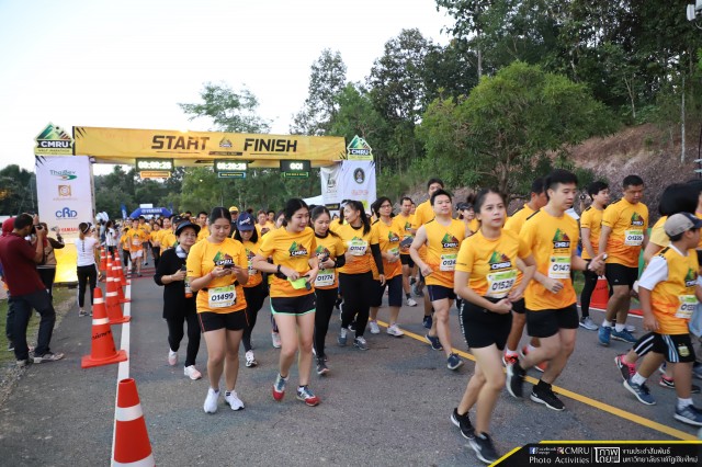 นักวิ่งทั่วสารทิศ ร่วมการแข่งขัน มหาวิทยาลัยราชภัฏเชียงใหม่ฮาล์ฟมาราธอน 2561 ครั้งที่ 1 บนถนนสีขาว ท่ามกลางธรรมชาติและอากาศบริสุทธิ์ 100%