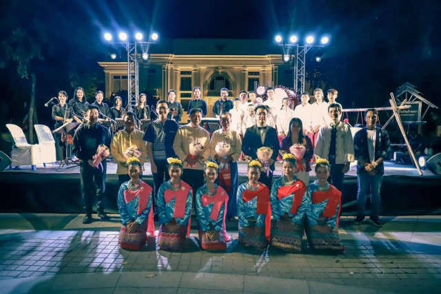 นักท่องเที่ยวทั้งไทยและต่างชาติ แห่ชื่นชมการแสดงดนตรีสร้างสรรค์ร่วมสมัย  ผสานกลองปู่จาบรรเลงร่วมวงดนตรีคลาสสิกตะวันตก ผลงานวิจัยร่วม มร.ชม. - มช.  มุ่งผลักดันเป็น “Soft Power” สร้างทุนทางวัฒนธรรม