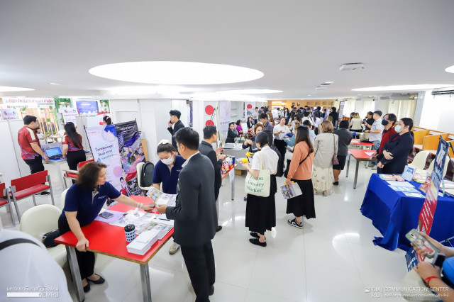 มหาวิทยาลัยราชภัฏเชียงใหม่ จัดกิจกรรม Job Fair by CMRU 2024 เพื่อโอกาสการเลือกอาชีพที่เป็นตนเอง