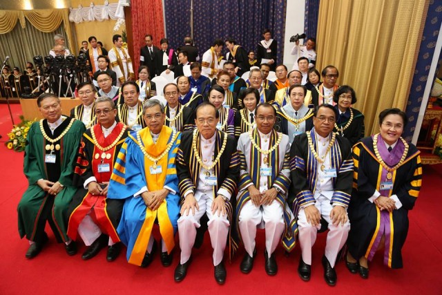 พิธีพระราชทานปริญญาบัตรบัณฑิตมหาวิทยาลัยราชภัฏเชียงใหม่ ประจำปี 2559