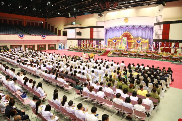 ผู้บริหาร มร.ชม. เข้าร่วมพิธีวันที่ระลึกมหาจักรี