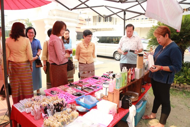 โครงการ “ถนนคนเดินราชภัฏเจียงใหม่ ฮ่วมใจ๋สืบสานประเวณีปี๋ใหม่เมือง” โดย สำนักงานบริหารและจัดการทรัพย์สิน มร.ชม.