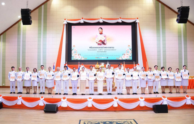 ม.ราชภัฏเชียงใหม่ รับมอบลายผ้าพระราชทาน “ลายขอสมเด็จฯ - เจ้าฟ้าฯ”  และ “บุปผาบรมราชินีนาถ” น้อมนำพระดำริ สืบสานภูมิปัญญาผ้าไทย ยกระดับผ้าพื้นถิ่นสู่สากล