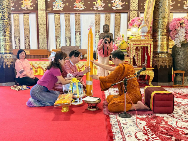 บัณฑิตวิทยาลัย ร่วมกับวิทยาลัยพัฒนาเศรษฐกิจและเทคโนโลยีชุมชนแห่งเอเชีย ม.ราชภัฏเชียงใหม่  ถวายเทียนพรรษา ณ วัดป่าดาราภิรมย์ พระอารามหลวง