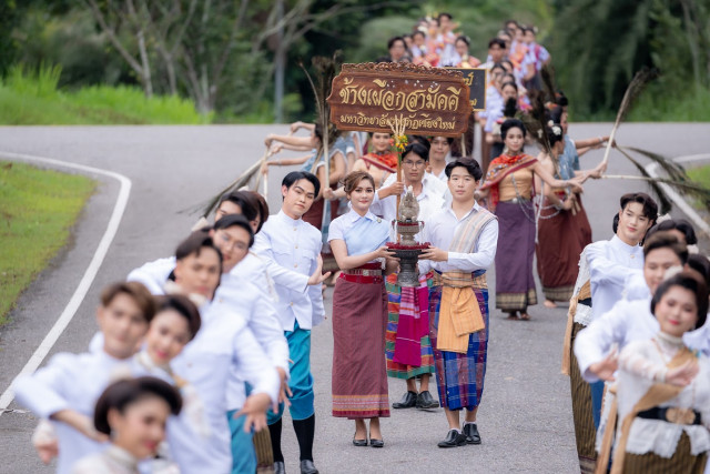 คณะช้างเผือกสามัคคี ม.ราชภัฏเชียงใหม่  จัดพิธี “ผูกข้อมือ ฮับน้อง ปกป้อง บวงศรี ช้างเผือกสามัคคี รุ่นที่ 9”
