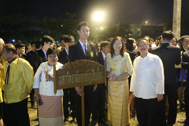 รองฯ ผศ.สุกัญญา นำผู้บริหารและนักศึกษา ร่วมพิธีจุดเทียนชัยถวายพระพร