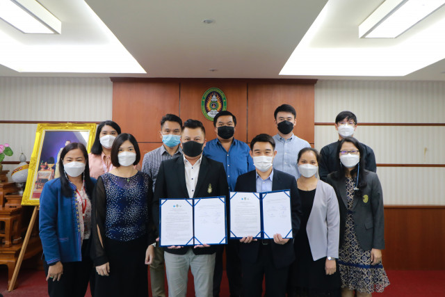 วจก. มร.ชม. - เทศบาลตำบลสันผีเสื้อ ร่วมลงนามบันทึกความเข้าใจทางวิชาการ  โครงการพัฒนาผลิตภัณฑ์จากดอกและใบของต้นพญาสัตบรรณ