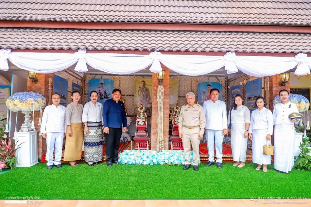 ผู้บริหารมหาวิทยาลัยราชภัฏเชียงใหม่ เฝ้ารับเสด็จ สมเด็จพระเจ้าลูกยาเธอ เจ้าฟ้าทีปังกรรัศมีโชติ มหาวชิโรตตมางกูร สิริวิบูลยราชกุมาร และเจ้าคุณพระสินีนาถ พิลาสกัลยาณี