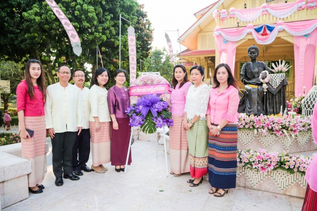 คณะผู้บริหาร มร.ชม. ร่วมวางพวงมาลา พระราชชายาเจ้าดารารัศมี เนื่องในวัน พระราชชายาเจ้าดารารัศมี 9 ธันวาคม