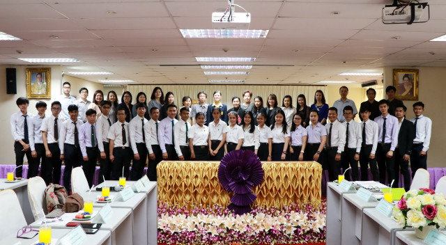 มร.ชม. ต้อนรับคณะทำงานฝ่ายจัดการทุนการศึกษา เข้าเยี่ยมเยือนนักศึกษาทุนพระราชทาน  โครงการพระราชทานความช่วยเหลือแก่ราชอาณาจักรกัมพูชา