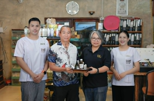 นิเทศศาสตร์ มรภ.เชียงใหม่ รับมอบผลิตภัณฑ์สมุนไพรไทย สนับสนุนการเรียนรู้จากสถานการณ์จริง