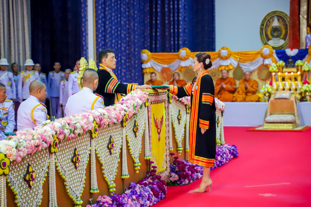 พิธีพระราชทานปริญญาบัตรบัณฑิตมหาวิทยาลัยราชภัฏเขตภาคเหนือ ประจำปีการศึกษา 2559 - 2560 (มร.นครสวรรค์ และ มร.ลำปาง)