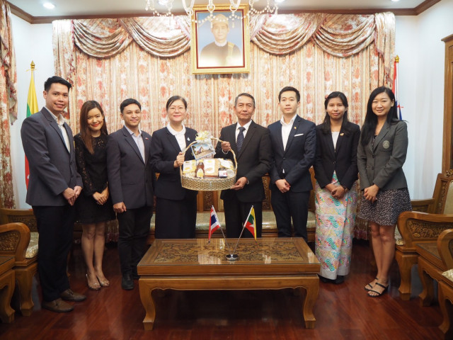 คณะผู้บริหารและคณาจารย์ ม.ราชภัฏเชียงใหม่  เข้าสวัสดีปีใหม่ ท่านกงสุลใหญ่ประจำจังหวัดเชียงใหม่