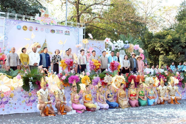 มร.ชม. ร่วมตัดสินขบวนรถบุปผชาติ มหกรรมไม้ดอกไม้ประดับเชียงใหม่ ครั้งที่ 49  สืบสานวัฒนธรรมล้านนา ยกระดับเทศกาลสู่สากล