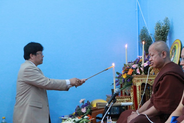 สำนักงานสโมสรอาจารย์ มร.ชม. จัดพิธีทำบุญสำนักงาน           