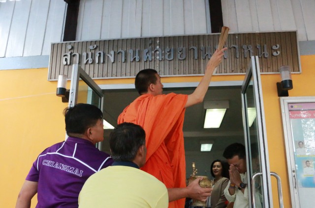 มร.ชม. ทำบุญเสริมสิริมงคลสำนักงานใหม่ งานยานพาหนะ