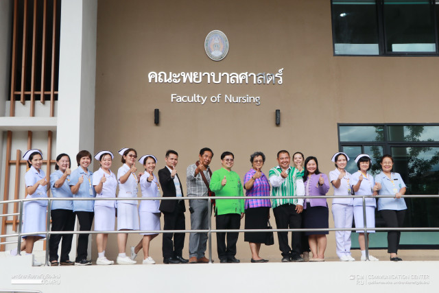 คณะผู้บริหาร อาจารย์ นักศึกษา และนักเรียนโรงเรียนสาธิตฯ ม.ราชภัฏเชียงใหม่ วิทยาเขตแม่ฮ่องสอน ให้การต้อนรับคุณคำรณ หว่างหวังศรี และทีมงาน
