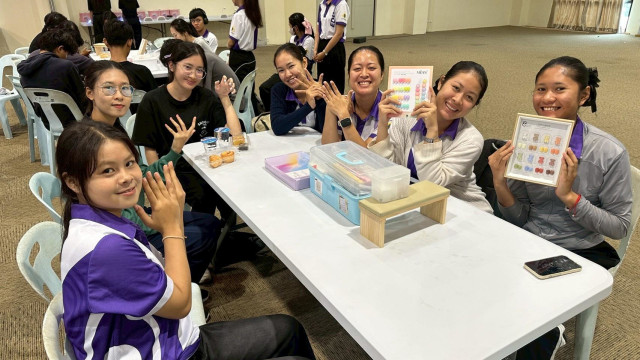 ม.ราชภัฏเชียงใหม่ จัดกิจกรรมเสริมวิชาชีพแก่นักศึกษาครู  เรียนรู้ทักษะการเป็นช่างทำเล็บมืออาชีพ
