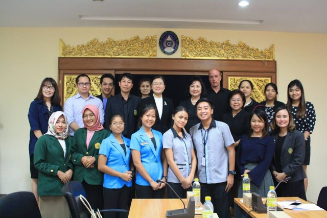 มร.ชม. จัดพิธีปฐมนิเทศนักศึกษา SEA – Teacher Project    ประจำปีการศึกษา 2560