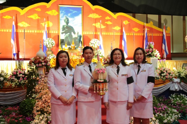 คณะผู้บริหาร บุคลากร มร.ชม. ร่วมพิธีวันพ่อขุนรามคำแหงมหาราช ประจำปี 2560        