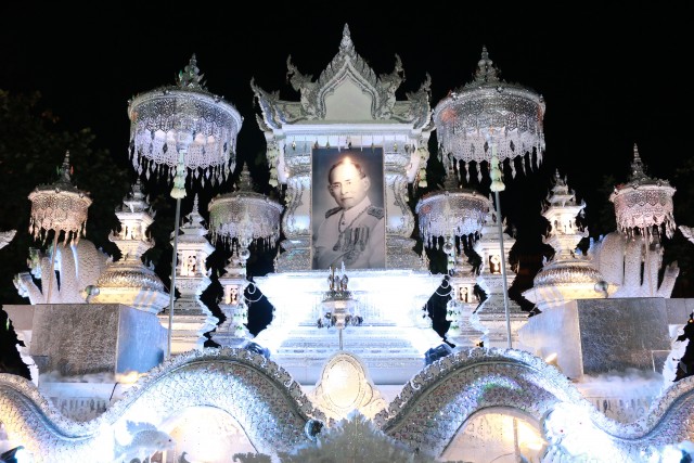 มหาวิทยาลัยราชภัฏเชียงใหม่ คว้ารางวัลชนะเลิศการประกวดขบวนกระทงใหญ่ ประเภทสวยงาม กลุ่มที่ 1 ครองถ้วยรางวัลนายกรัฐมนตรี 