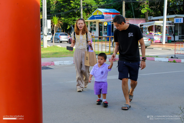 โรงเรียนสาธิตมหาวิทยาลัยราชภัฏเชียงใหม่ เปิดเรียนวันแรกบรรยากาศคึกคัก