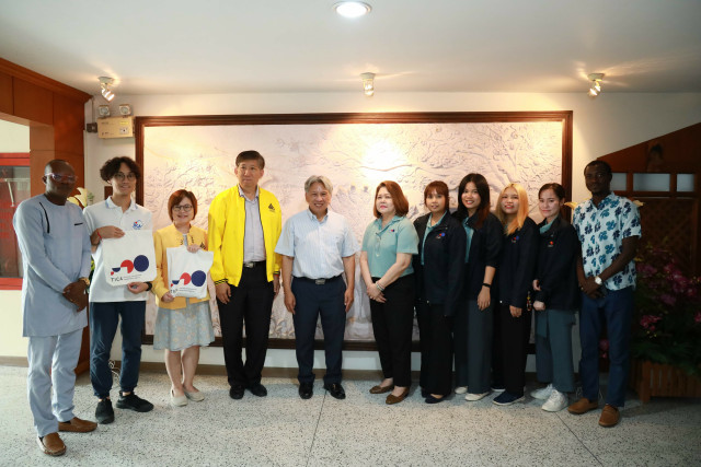 มร.ชม. ต้อนรับผู้อำนวยการกองความร่วมมือด้านทุน  กรมความร่วมมือระหว่างประเทศ กระทรวงต่างประเทศ พร้อมคณะ  ในโอกาสเข้าตรวจเยี่ยมอาสาสมัครต่างชาติที่อยู่ระหว่างปฏิบัติหน้าที่ในประเทศไทย