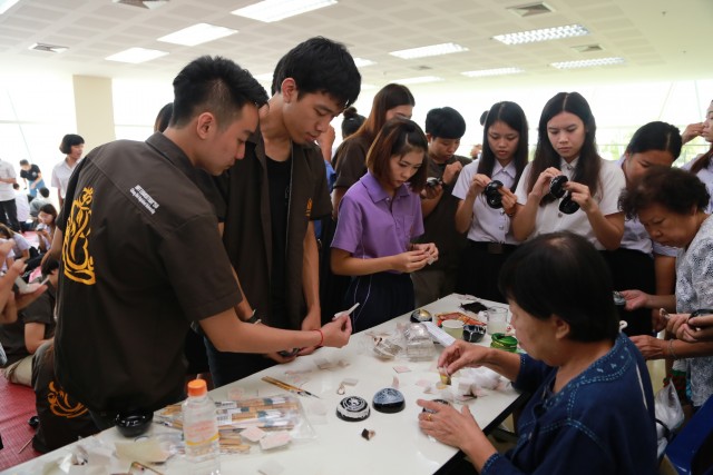 ภาพบรรยากาศช่วงเช้าวันที่ 18 สิงหาคม 2559 การจัดนิทรรศการงาน 