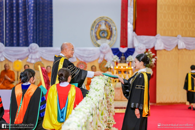 องคมนตรี เป็นผู้แทนพระองค์ไปในพิธีพระราชทานปริญญาบัตรแก่ผู้สำเร็จการศึกษาจากมหาวิทยาลัยราชภัฏในเขตภาคเหนือตอนบน ประจำปีการศึกษา 2567-2568