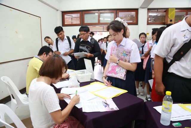 มร.ชม. เปิดบ้านต้อนรับนักศึกษาใหม่ ภาคปกติ รอบรับตรง ประจำปีการศึกษา 2559 วันที่ 1 (มีคลิป)