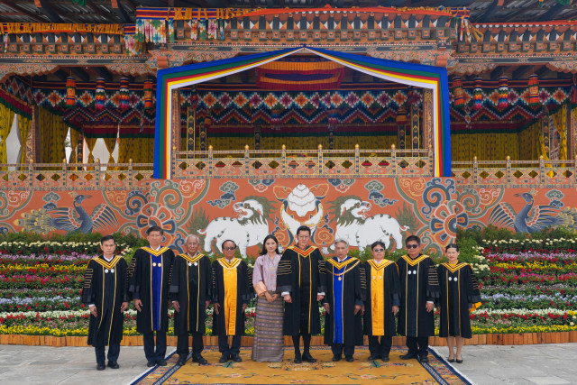 มหาวิทยาลัยราชภัฏเชียงใหม่ ทูลเกล้าฯ ถวายปริญญาดุษฎีบัณฑิตกิตติมศักดิ์ สาขาวิชาศาสตร์เพื่อการพัฒนาท้องถิ่นที่ยั่งยืน แด่สมเด็จพระราชาธิบดี จิกมี เคเซอร์ นัมเกล วังชุก แห่งราชอาณาจักรภูฏาน