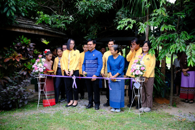 คณะครุศาสตร์  มร.ชม. เปิดศูนย์การเรียนรู้ผ้าทอบ้านช่างเคิ่ง  ยกระดับคุณภาพการศึกษาและภูมิปัญญาท้องถิ่นสู่นครแห่งการเรียนรู้