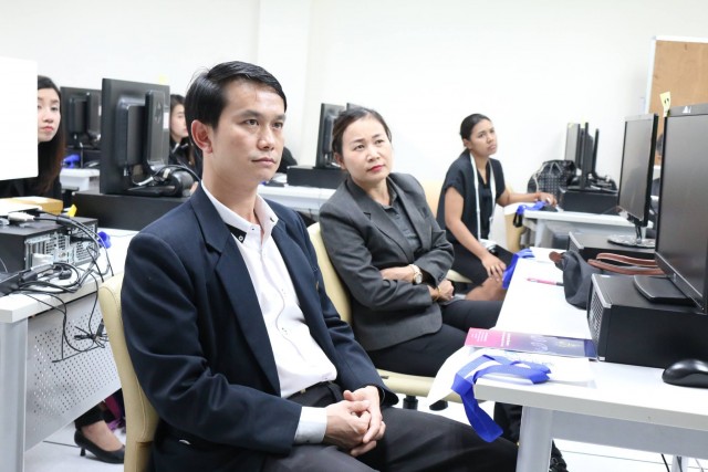 ตัวแทนบุคลากร มร.ชม. ศึกษาดูงานด้านงานสารบรรณอิเล็กทรอนิกส์ ณ ม.ราชภัฏสวนสุนันทา