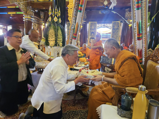 ผู้บริหารมหาวิทยาลัยราชภัฏเชียงใหม่ เข้ามุทิตาจิต ท่านเจ้าคุณ พระภาวนาธรรมาภิรัช วิ. เจ้าคณะอำเภอเมืองเชียงใหม่ เจ้าอาวาสวัดร่ำเปิง (ตโปทาราม)  เนื่องในงานทำบุญอายุครบรอบ 63 ปี 42 พรรษา