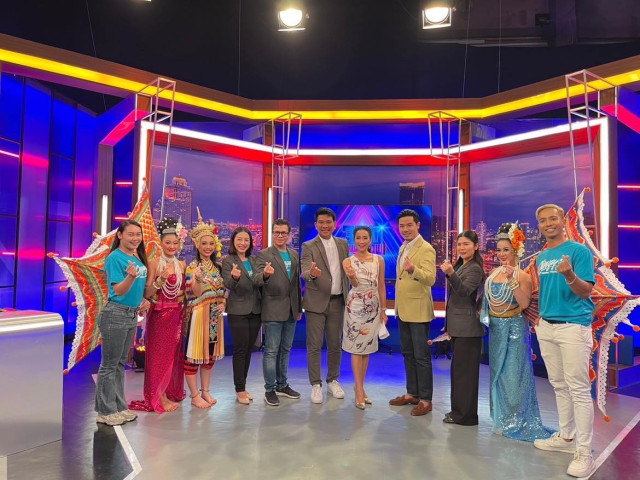หลักสูตรศิลปะการแสดง มร.ชม เชิญชมการแสดงสุดวิจิตร วิหคนกเหนือสกุณาใต้  สร้างเอกลักษณ์ไทยเป็นหนึ่งเดียว ถ่ายทอดวัฒนลีลาไทยร่วมสมัย ในรายการ  360 องศา นิวโชว์