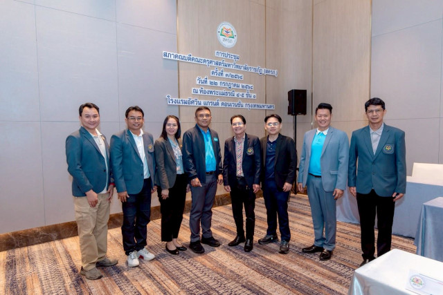 ผู้บริหารคณะครุศาสตร์  ม.ราชภัฏเชียงใหม่   ประชุมสภาคณบดีคณะครุศาสตร์/ศึกษาศาสตร์แห่งประเทศไทย   (ส.ค.ศ.ท.) ครั้งที่ 2/2568 