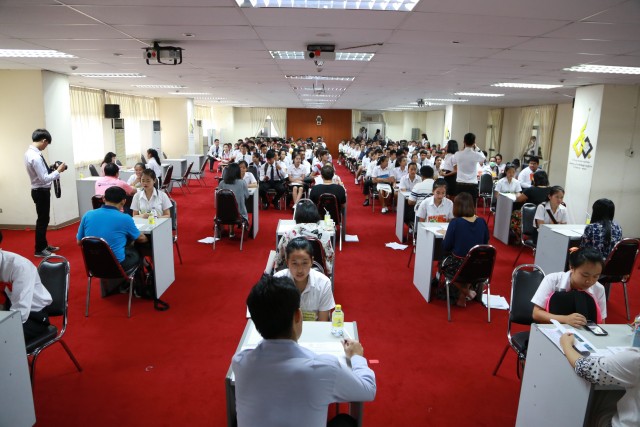 การสัมภาษณ์นักศึกษากองทุนกู้ยืมเพื่อการศึกษา (กยศ.)